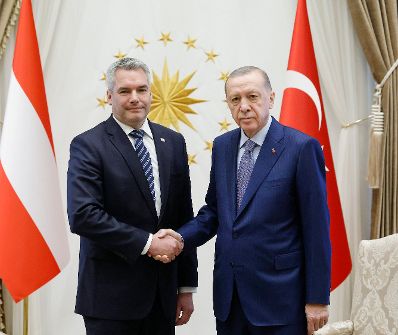 Am 10. Oktober 2023 reiste Bundeskanzler Karl Nehammer (l.) zu einem Arbeitsbesuch in die Türkei. Im Bild mit dem türkischen Präsidenten, Recep Tayyip Erdoğan (r.).