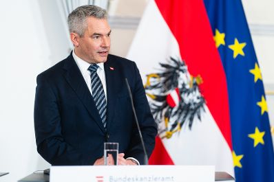 Am 24. Oktober 2023 empfing Bundeskanzler Karl Nehammer (im Bild) den Ministerpräsident Bulgariens, Nikolaj Denkow, zu einem Gespräch im Bundeskanzleramt.