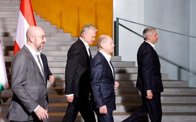 Am 13. November 2023 reiste Bundeskanzler Karl Nehammer (r.) zu einem Gipfel mit EU-Regierungschefs nach Berlin.