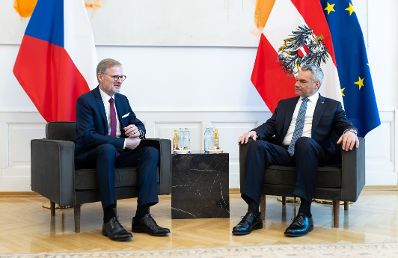 Am 4. Dezember 2023 empfing Bundeskanzler Karl Nehammer (r.) den tschechischen Ministerpräsidenten Petr Fiala (l.) zu einem Arbeitsgespräch.