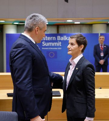 Am 13. Dezember 2023 nahm Bundeskanzler Karl Nehammer (l.) am Westbalkan-Gipfel teil. Im Bild mit der Ministerpräsidentin von Serbien Ana Brnabic (r.).