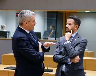 Am 13. Dezember 2023 nahm Bundeskanzler Karl Nehammer (l.) am EU-Westbalkan Gipfel in Brüssel teil. Im Bild mit Jakov Milatovic (r.) dem Präsidenten von Montenegro.