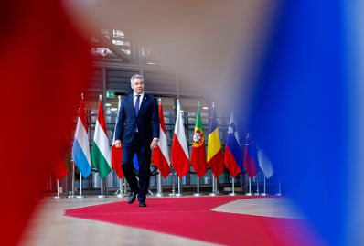 Am 1. Februar 2024 nahm Bundeskanzler Karl Nehammer (im Bild) in Brüssel an der außerordentlichen Tagung des Europäischen Rates der EU-Staats- und Regierungschefs teil. Im Bild beim Doorstep.