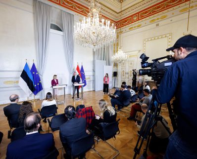 Am 8. Februar 2024 empfing Bundeskanzler Karl Nehammer (r.) die estnische Premierministerin Kaja Kallas (l.) zu einem Arbeitsgespräch.