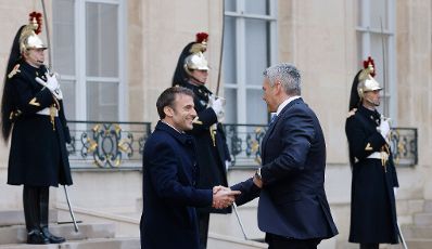 Am 26. Februar 2024 nahm Bundeskanzler Karl Nehammer (r.) am Ukraine Gipfel in Paris teil. Im Bild mit dem französischen Präsidenten Emmanuel Macron (l.).