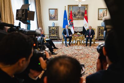 Am 17. März 2024 reiste Bundeskanzler Karl Nehammer (l.) zu einem Arbeitsbesuch nach Ägypten. Im Bild mit dem Präsidenten der Arabischen Republik Ägypten, Abdel Fattah El Sisi (r.).