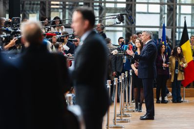 Am 21. März 2024 nahm Bundeskanzler Karl Nehammer (m.r.) an dem Treffen der EU-Staats- und Regierungschefs in Brüssel teil. Im Bild beim Doorstep.