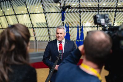 Am 21. März 2024 nahm Bundeskanzler Karl Nehammer (m.) an dem Treffen der EU-Staats- und Regierungschefs in Brüssel teil. Im Bild beim Doorstep.