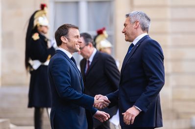 Am 4. April 2024 reiste Bundeskanzler Karl Nehammer (r.) zu einem Arbeitsbesuch nach Paris. Im Bild mit dem französischen Präsidenten Emmanuel Macron (l.).