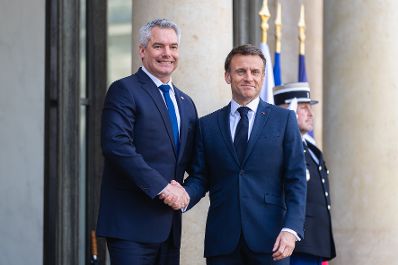 Am 4. April 2024 reiste Bundeskanzler Karl Nehammer (l.) zu einem Arbeitsbesuch nach Paris. Im Bild mit dem französischen Präsidenten Emmanuel Macron (r.).