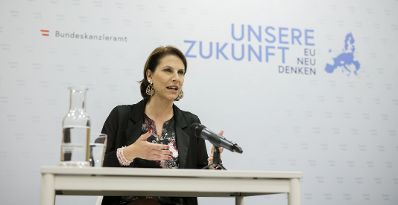 Am 23. Juli 2020 lud Bundesministerin Karoline Edtstadler (im Bild) im Rahmen ihres Bundesländertags in der Steiermark zu einem Dialog mit EU - Interessierten.