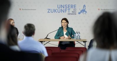 Am 31. Juli 2020 lud Bundesministerin Karoline Edtstadler (m.) im Rahmen ihres Bundesländertags in Oberösterreich zum Dialog über die Zukunft der EU ein.