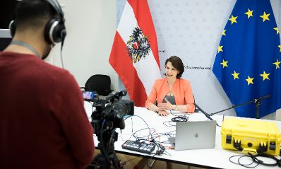 Am 20. April 2021 nahm Bundesministerin Karoline Edtstadler (im Bild) an der Videokonferenz vom Rat für Allgemeine Angelegenheiten teil.