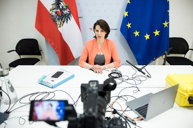 Am 20. April 2021 nahm Bundesministerin Karoline Edtstadler (im Bild) an der Videokonferenz vom Rat für Allgemeine Angelegenheiten teil.