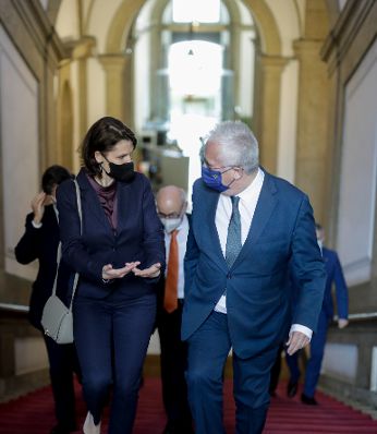 Am 23. April 2021 traf Bundesministerin Karoline Edtstadler (l.) im Rahmen ihres Lissabonbesuchs Innenminister Eduardo Cabrita (r.).