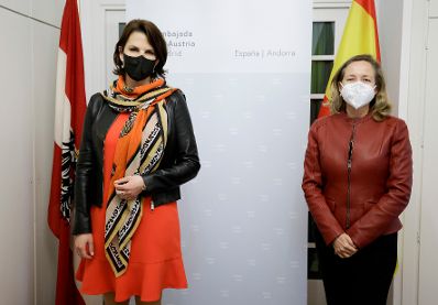 Am 25. April 2021 traf Bundesministerin Karoline Edtstadler (l.) im Rahmen ihres Madridbesuchs Nadia Calviño, Zweite Vizepräsidentin und Ministerin für Wirtschaft und Digitales von Spanien (r.).