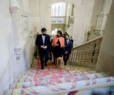 Am 26. April 2021 traf Bundesministerin Karoline Edtstadler (r.) im Rahmen ihres Madridbesuchs den spanischen Staatssekretär für die Europäische Union Juan González-Barba Pera (l.).