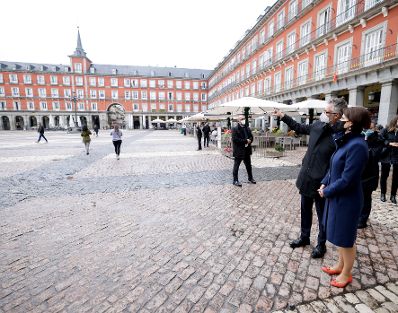 Am 26. April 2021 traf Bundesministerin Karoline Edtstadler (r.) im Rahmen ihres Madridbesuchs den österreichischen Botschafter in Madrid Christian Ebner (l.).