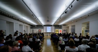 Am 13. Juli 2021 eröffnete Bundesministerin Karoline Edtstadler die Ausstellung „Jedermanns Juden: 100 Jahre Salzburger Festspiele“ im Jüdisches Museum Wien.