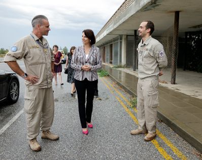 Am 16. September 2021 reiste Bundesministerin Karoline Edtstadler (m.) zu einem Arbeitsbesuch nach Zypern. Im Bild beim Zusammentreffen mit bei UNFICYP arbeitenden ÖsterreicherInnen.