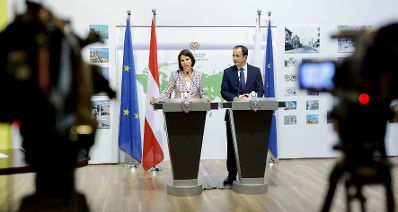 Am 16. September 2021 reiste Bundesministerin Karoline Edtstadler (l.) zu einem Arbeitsbesuch nach Zypern. Im Bild mit Nikos Christodoulidis, Außenminister der Republik Zypern (r.).