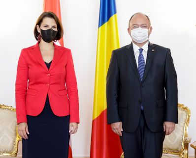 Am 17. September 2021 reiste Bundesministerin Karoline Edtstadler (l.) zu einem Arbeitsbesuch nach Bukarest. Im Bild mit Bogdan Aurescu, rumänischer Außenminister (r.).