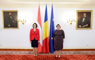 Am 17. September 2021 reiste Bundesministerin Karoline Edtstadler (l.) zu einem Arbeitsbesuch nach Bukarest. Im Bild mit Iulia Matei, rumänische Staatssekretärin für Europäische Angelegenheiten (r.).