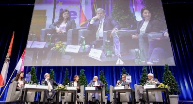 Am 27. September nahm Bundesministerin Karoline Edtstadler (im Bild) an einer Diskussion zu Demokratie und Freiheit in Europa nach Corona im Rahmen des Salzburg Summit teil.