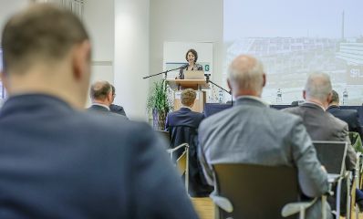 Am 01. Oktober 2021 hielt Bundesministerin Karoline Edtstadler die Eröffnungsworte bei der Österreichischen Verwaltungswissenschaftlichen Gesellschaft in der Sigmund-Freud-Universität.