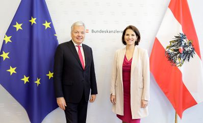 Am 11. Oktober 2021 empfing Bundesministerin Karoline Edtstadler (r.) den EU-Kommissar für Justiz Didier Reynders (l.) zu einem Gespräch.