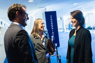 Am 13. Oktober 2021 reiste Bundesministerin Karoline Edtstadler zu einem Arbeitsbesuch nach Malmö. Im Bild beim internationalen Forum des Holocaust Gedenkens und Kampf gegen Antisemitismus in Malmö.