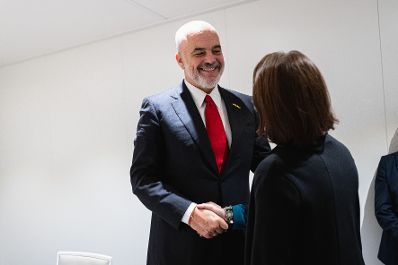 Am 13. Oktober 2021 reiste Bundesministerin Karoline Edtstadler (r.) zu einem Arbeitsbesuch nach Malmö. Im Bild beim bilateralen Gespräch mit dem albanischen Premierminister Edi Rama (l.).