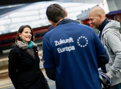Am 15. Oktober 2021 reiste Bundesministerin Karoline Edtstadler (l.) im Rahmen der EU-Zukunftstour nach Salzburg.