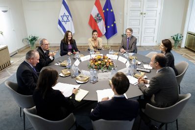 Am 11. November 2021 empfing Bundesministerin Karoline Edtstadler den israelischen Minister für Diaspora-Angelegenheiten Nachman Shai zu einem Gespräch.