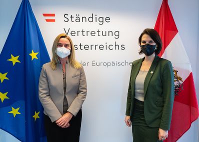 Am 18. November 2021 reiste Bundesministerin Karoline Edtstadler (r.) zu einem Arbeitsbesuch nach Brüssel. Im Bild mit der Hohen Vertreterin der Europäischen Union Federica Mogherini (l.).
