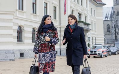 Am 29. November 2021 reiste Bundesministerin Karoline Edtstadler (r.) zu einem Arbeitsbesuch nach Vaduz. Im Bild mit der liechtensteiner Außenministerin Dominique Hasler (l.).