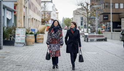 Am 29. November 2021 reiste Bundesministerin Karoline Edtstadler (r.) zu einem Arbeitsbesuch nach Vaduz. Im Bild mit der liechtensteiner Außenministerin Dominique Hasler (l.).
