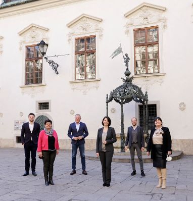 Am 11. Jänner 2022 nahm Bundesministerin Karoline Edtstadler (m.r.) im Rahmen ihres Bundesländertags in der Steiermark an einer Sitzung des Europaausschusses des Landtages Steiermark teil.