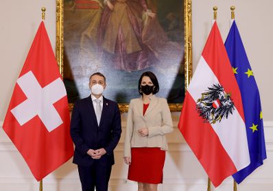 Am 13. Jänner 2022 empfing Bundesministerin Karoline Edtstadler (r.) den schweizer Bundespräsidenten Ignazio Cassis (l.) zu einem Arbeitsgespräch.
