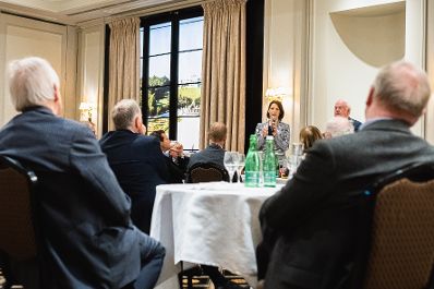 Am 19. April 2022 hielt Bundesministerin Karoline Edtstadler (im Bild) einen Vortrag beim Rotary Club.