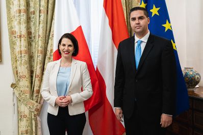 Am 2. Mai 2022 reiste Bundesministerin Karoline Edtstadler (l.) zu einem Arbeitsbesuch nach Valetta. Im Bild mit dem maltesischen Außen- und Europaminister, Ian Borg (r.).