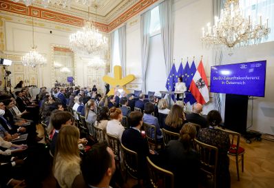 Am 9. Mai 2022 fand die Präsentation des Berichts zur EU-Zukunftskonferenz im Bundeskanzleramt statt. Im Bild Bundesministerin Karoline Edtstadler.