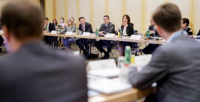 Am 13. Juni 2022 lud Bundesministerin Karoline Edtstadler gemeinsam mit dem Präsident der IKG Oskar Deutsch zu einem Forum gegen Antisemitismus ein.