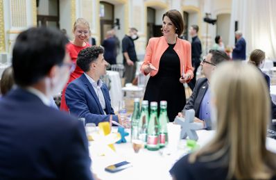 Am 14. Juni 2022 überreichte Bundesministerin Karoline Edtstadler (m.r.) den Europa-Staatspreis 2022 in 5 Kategorien.