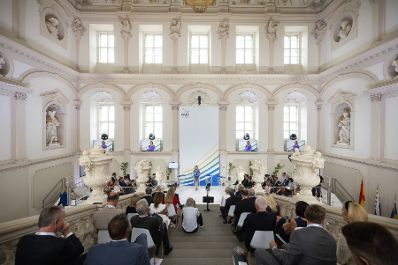 Am 24. Juni 2022 nahm Bundesministerin Karoline Edtstadler (m.) am Europa-Forum Wachau teil.
