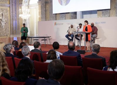 Am 11. Juli 2022 nahm Bundesministerin Karoline Edtstadler (im Bild) gemeinsam mit Bundesminister Alexander Schallenberg an der Verleihung des „Kofi Annan Award for Innovation in Africa“ teil.