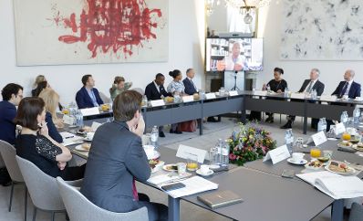 Am 11. Juli 2022 lud Bundesministerin Karoline Edtstadler (im Bild) zum SDG Frühstück ins Bundeskanzleramt.