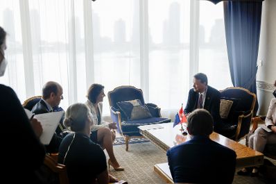 Am 13. Juli 2022 reiste Bundesministerin Karoline Edtstadler nach New York. Im Bild beim bilateralen Gespräch mit Jacques Ducrest, Delegierter des schweizer Bundesrates für die Agenda 2030.