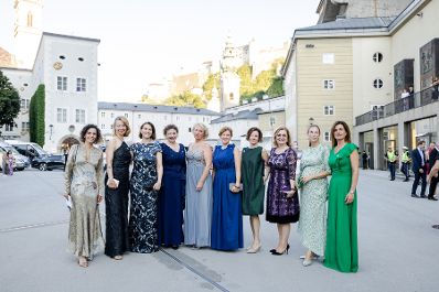 Am 4. August 2022 nahm Bundesministerin Karoline Edtstadler an der „The Next Generation is Female“ Konferenz in Salzburg teil. Im Bild bei den Salzburger Festspielen.