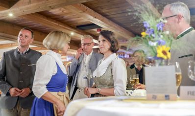 Am 31. August 2021 nahm Bundesministerin Karoline Edtstadler (m.) am Forum Alpbach teil.